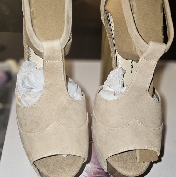 Jessica Simpson DANY In Suede - Picture 4 of 6